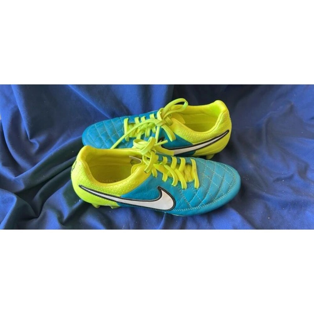 Nike cleats-soccer size 6.5